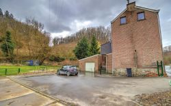 Maison 3 chambres à rénover avec garage et grand jardin Maison 3 chambres à rénover avec garage et grand jardin