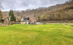 Maison 3 chambres à rénover avec garage et grand jardin Maison 3 chambres à rénover avec garage et grand jardin