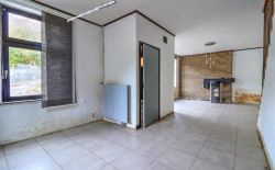 Maison 3 chambres à rénover avec garage et grand jardin Maison 3 chambres à rénover avec garage et grand jardin