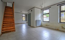 Maison 3 chambres à rénover avec garage et grand jardin Maison 3 chambres à rénover avec garage et grand jardin