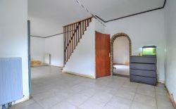 Maison 3 chambres à rénover avec garage et grand jardin Maison 3 chambres à rénover avec garage et grand jardin