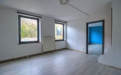 Maison 3 chambres à rénover avec garage et grand jardin Maison 3 chambres à rénover avec garage et grand jardin