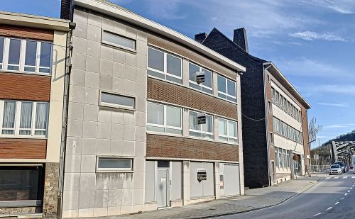 Immeuble commercial avec possibilité d'appartements au centre d'Engis Immeuble commercial avec possibilité d'appartements au centre d'Engis