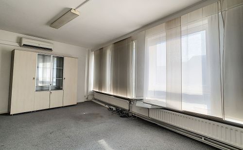 Immeuble commercial avec possibilité d'appartements au centre d'Engis Immeuble commercial avec possibilité d'appartements au centre d'Engis