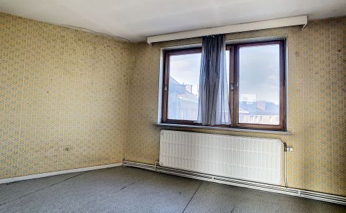 Immeuble commercial avec possibilité d'appartements au centre d'Engis Immeuble commercial avec possibilité d'appartements au centre d'Engis