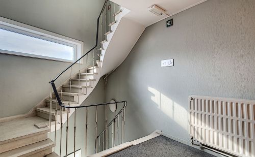 Immeuble commercial avec possibilité d'appartements au centre d'Engis Immeuble commercial avec possibilité d'appartements au centre d'Engis