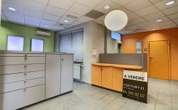 Immeuble commercial avec possibilité d'appartements au centre d'Engis Immeuble commercial avec possibilité d'appartements au centre d'Engis