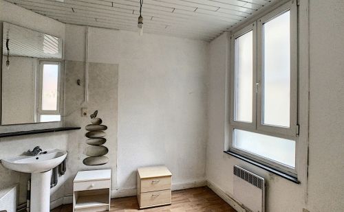 Immeuble mixte (rdc + 2 appartements)