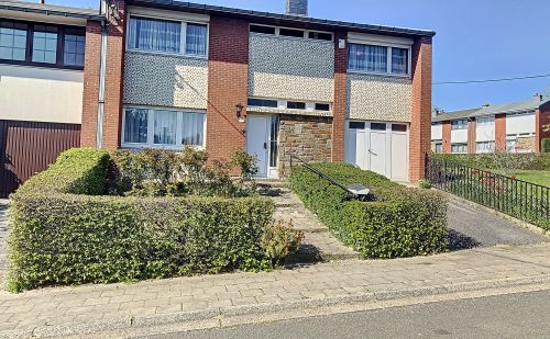 Maison 3 façades à vendre au centre du village Maison 3 façades à vendre au centre du village