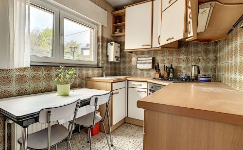 Maison 3 façades à vendre au centre du village Maison 3 façades à vendre au centre du village