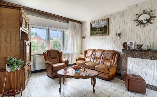 Maison 3 façades à vendre au centre du village Maison 3 façades à vendre au centre du village