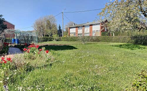 Maison 3 façades à vendre au centre du village Maison 3 façades à vendre au centre du village