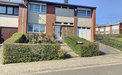 Maison 3 façades à vendre au centre du village Maison 3 façades à vendre au centre du village