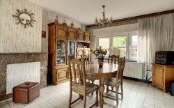 Maison 3 façades à vendre au centre du village Maison 3 façades à vendre au centre du village