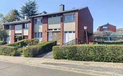 Maison 3 façades à vendre au centre du village Maison 3 façades à vendre au centre du village