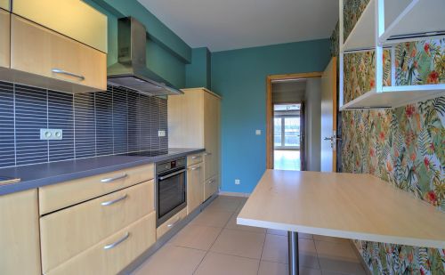 Bel appartement 2 chambres en bon état avec garage Bel appartement 2 chambres en bon état avec garage