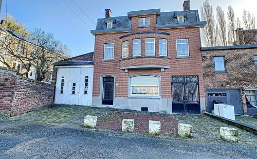 Maison à rénover à Heure le Romain