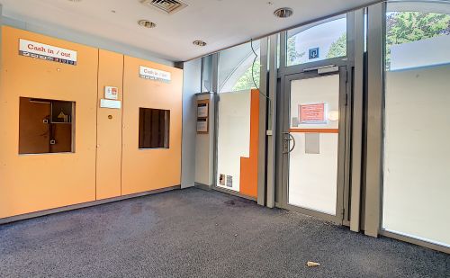 Immeuble de commerce ou de bureaux au centre de Sprimont Immeuble de commerce ou de bureaux au centre de Sprimont