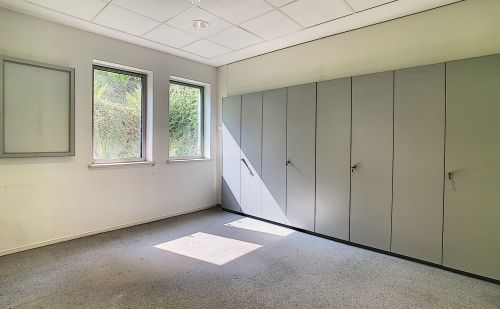 Immeuble de commerce ou de bureaux au centre de Sprimont Immeuble de commerce ou de bureaux au centre de Sprimont