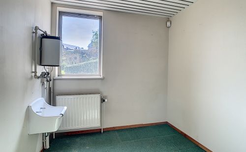 Immeuble de commerce ou de bureaux au centre de Sprimont Immeuble de commerce ou de bureaux au centre de Sprimont