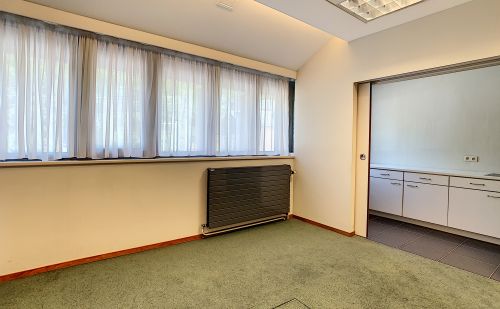 Immeuble de commerce ou de bureaux au centre de Sprimont Immeuble de commerce ou de bureaux au centre de Sprimont