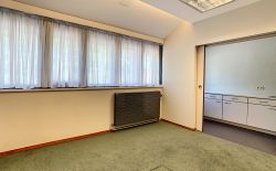 Immeuble de commerce ou de bureaux au centre de Sprimont Immeuble de commerce ou de bureaux au centre de Sprimont