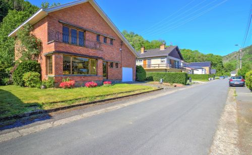 Villa 4 chambres à rénover avec jardin arboré et garage