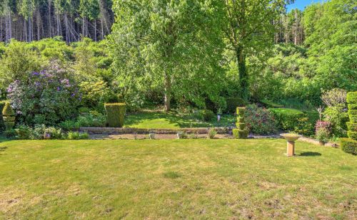 Villa 4 chambres à rénover avec jardin arboré et garage