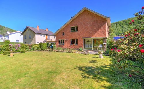 Villa 4 chambres à rénover avec jardin arboré et garage