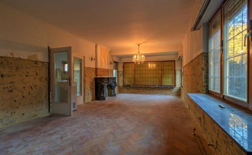 Villa 4 chambres à rénover avec jardin arboré et garage