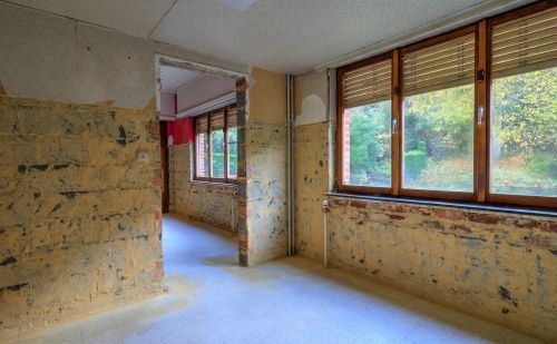 Villa 4 chambres à rénover avec jardin arboré et garage