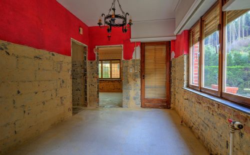 Villa 4 chambres à rénover avec jardin arboré et garage