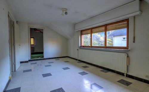 Villa 4 chambres à rénover avec jardin arboré et garage
