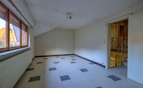 Villa 4 chambres à rénover avec jardin arboré et garage