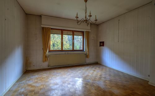 Villa 4 chambres à rénover avec jardin arboré et garage