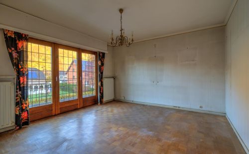 Villa 4 chambres à rénover avec jardin arboré et garage