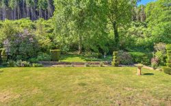 Villa 4 chambres à rénover avec jardin arboré et garage Villa 4 chambres à rénover avec jardin arboré et garage