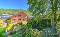 Villa 4 chambres à rénover avec jardin arboré et garage Villa 4 chambres à rénover avec jardin arboré et garage