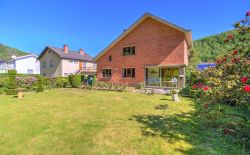 Villa 4 chambres à rénover avec jardin arboré et garage Villa 4 chambres à rénover avec jardin arboré et garage