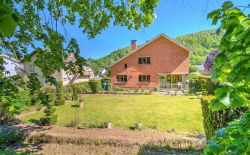 Villa 4 chambres à rénover avec jardin arboré et garage Villa 4 chambres à rénover avec jardin arboré et garage