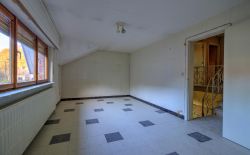 Villa 4 chambres à rénover avec jardin arboré et garage Villa 4 chambres à rénover avec jardin arboré et garage