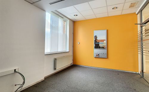 Immeuble de commerce ou de bureaux au centre de Ans