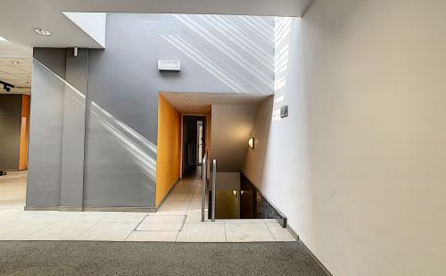 Immeuble de commerce ou de bureaux au centre de Ans