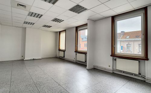 Immeuble de commerce ou de bureaux au centre de Ans