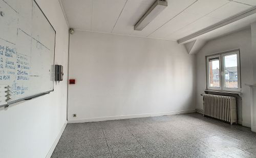 Immeuble de commerce ou de bureaux au centre de Ans