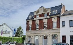 Immeuble de commerce ou de bureaux au centre de Ans