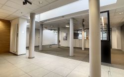 Immeuble de commerce ou de bureaux au centre de Ans