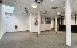 Immeuble de commerce ou de bureaux au centre de Ans