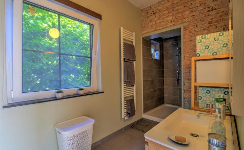 Bungalow 2 chambres avec terrasse et petit jardin