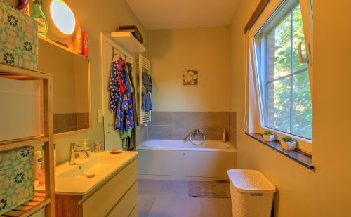 Bungalow 2 chambres avec terrasse et petit jardin